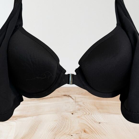 Victoria Sport Black Knockout Front Close Sports Bra Sz 34B Underwire $112 - Picture 3 of 7